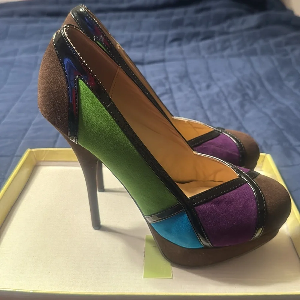 Pumps - Picture 2 of 3